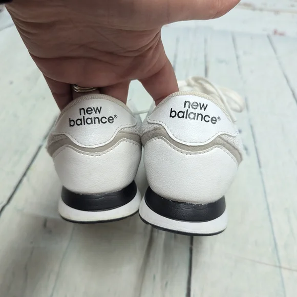 New Balance 311 tennis shoes - Picture 5 of 8